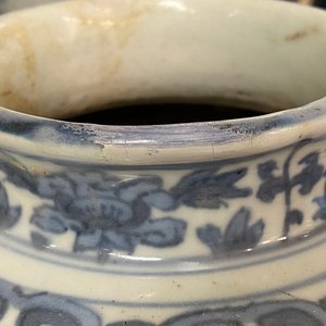 Een Chinese blauw-witte vaas met lotusslingers, Jiajing — foto 11