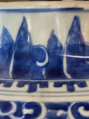 Een Chinese blauw-witte vaas met lotusslingers, Kangxi — foto 12