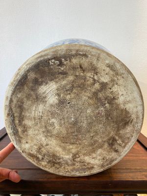 Een Chinese blauw-witte vaas met lotusslingers, Kangxi — foto 5