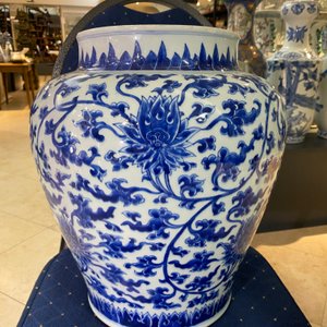 Een Chinese blauw-witte vaas met lotusslingers, Kangxi — foto 19