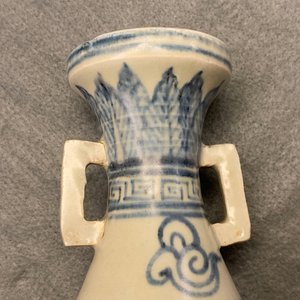 Een Chinese blauw-witte vaas met lotusslingers, Yuan — foto 18
