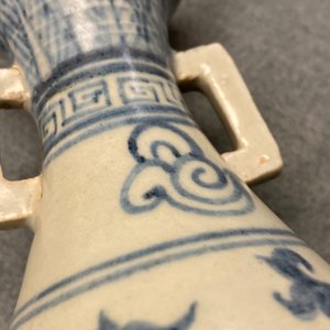 Een Chinese blauw-witte vaas met lotusslingers, Yuan — foto 19