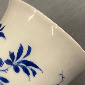 Een Chinese blauw-witte vaas met musicerende en dansende dames, Kangxi — foto 9