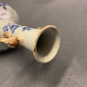 Een Chinese blauw-witte vaas met olifantenoren, Kangxi — foto 8