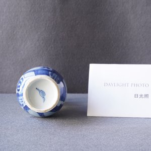 Een Chinese blauw-witte vaas met vergulde olifantenoren, Kangxi — foto 11