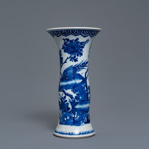 Een Chinese blauw-witte vaas met vogels bij bloemen, Kangxi — foto 1