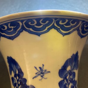 Een Chinese blauw-witte vaas met vogels bij bloemen, Kangxi — foto 7