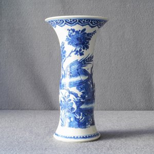 Een Chinese blauw-witte vaas met vogels bij bloemen, Kangxi — foto 9