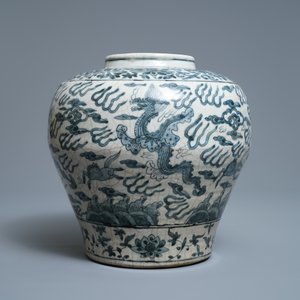 Een Chinese blauw-witte vaas met zeedraken en vliegende paarden, Ming — foto 2