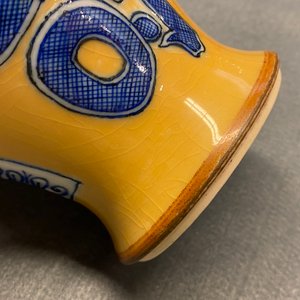 Een Chinese blauw-witte vaas met zeemleer fondkleur, Jiajing merk, Kangxi — foto 14