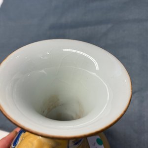 Een Chinese blauw-witte vaas met zeemleer fondkleur, Jiajing merk, Kangxi — foto 7