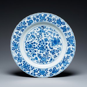 Een Chinese blauw-witte 'vier seizoenen' schotel, Kangxi merk en periode — foto 1