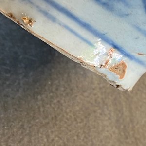Een Chinese blauw-witte vierkante fles en een kendi, Ming — foto 13