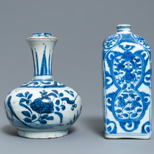 Een Chinese blauw-witte vierkante fles en een kendi, Ming — foto 5