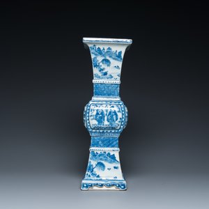 Een Chinese blauw-witte vierkante 'gu' vaas, 19e eeuw — foto 4