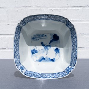 Een Chinese blauw-witte vierkante kom, Chenghua merk, Kangxi — foto 12