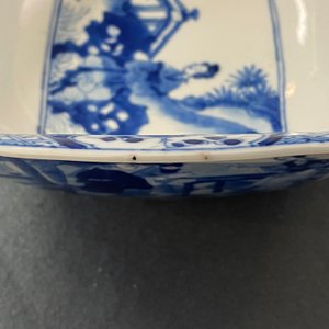 Een Chinese blauw-witte vierkante kom, Xuande merk, Kangxi — foto 8
