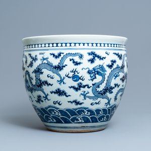 Een Chinese blauw-witte vissenkom met draken, 19e eeuw — foto 4
