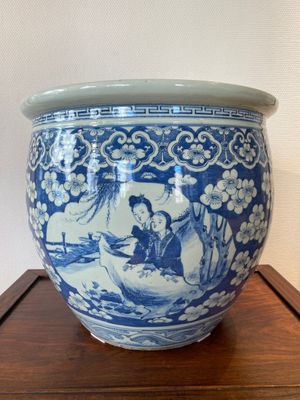 Een Chinese blauw-witte vissenkom met medaillons op een fond van prunusbloemen, 19e eeuw — foto 3