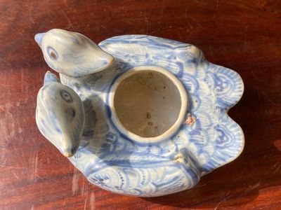 Een Chinese blauw-witte waterdruppelaar in de vorm van twee eenden, Ming — foto 5