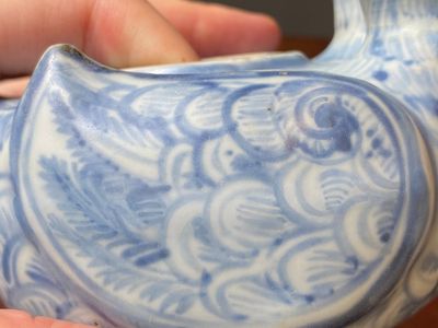 Een Chinese blauw-witte waterdruppelaar in de vorm van twee eenden, Ming — foto 9