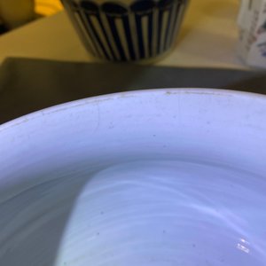 Een Chinese blauw-witte wierookbrander met celadon fondkleur, Kangxi — foto 10