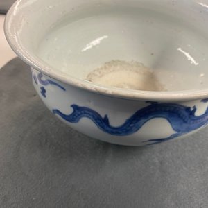 Een Chinese blauw-witte wierookbrander met draken, Kangxi — foto 8
