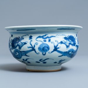 Een Chinese blauw-witte wierookbrander met draken, Kangxi — foto 2