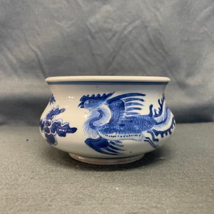 Een Chinese blauw-witte wierookbrander met een draak en een feniks, Kangxi — foto 21