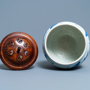 Een Chinese blauw-witte wierookbrander met een kylin, Transitie periode — foto 6