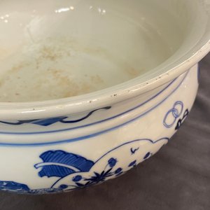 Een Chinese blauw-witte wierookbrander met kostbaarheden, Kangxi — foto 19