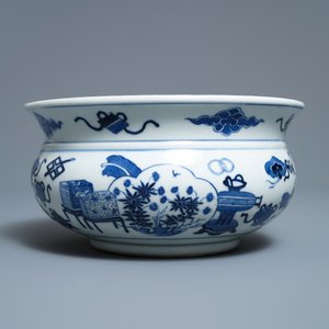 Een Chinese blauw-witte wierookbrander met kostbaarheden, Kangxi — foto 2