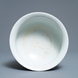 Een Chinese blauw-witte wierookbrander met kostbaarheden, Kangxi — foto 6