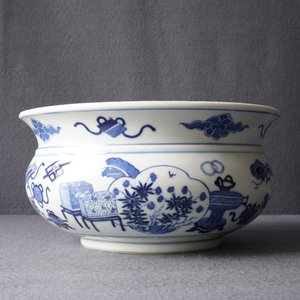 Een Chinese blauw-witte wierookbrander met kostbaarheden, Kangxi — foto 8