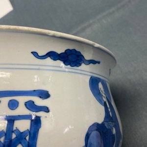 Een Chinese blauw-witte wierookbrander met vier luohans, Kangxi — foto 13
