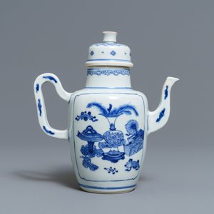 Een Chinese blauw-witte wijnkan met decor van kostbaarheden, Kangxi — foto 3