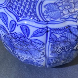 Een Chinese blauw-witte wijnkan met deksel, Wanli — foto 14