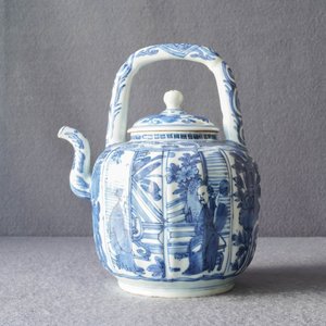 Een Chinese blauw-witte wijnkan met figuren, Wanli — foto 16