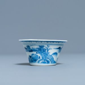 Een Chinese blauw-witte wijnkop met kalligrafie, Kangxi — foto 2