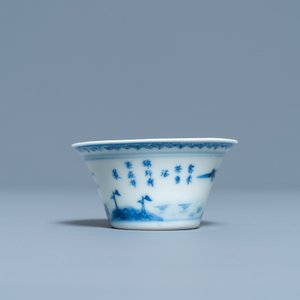 Een Chinese blauw-witte wijnkop met kalligrafie, Kangxi — foto 4