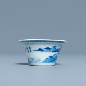 Een Chinese blauw-witte wijnkop met kalligrafie, Kangxi — foto 5