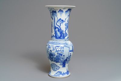 Een Chinese blauw-witte yenyen vaas met fijn figuratief decor, Kangxi