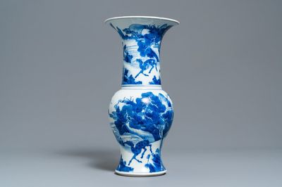 Een Chinese blauw-witte yenyen vaas met herten en kraanvogels, Kangxi