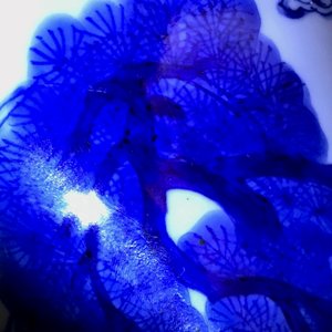 Een Chinese blauw-witte yenyen vaas met herten en kraanvogels, Kangxi — foto 13