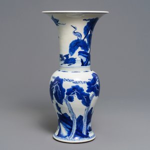 Een Chinese blauw-witte yenyen vaas met herten en kraanvogels, Kangxi — foto 6
