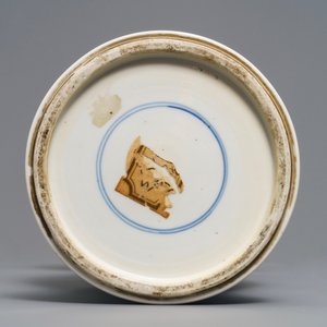 Een Chinese blauw-witte yenyen vaas met herten en kraanvogels, Kangxi — foto 8