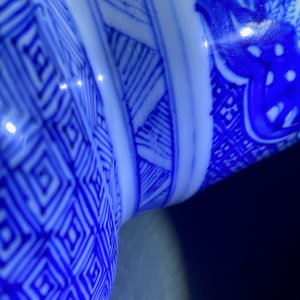 Een Chinese blauw-witte yenyen vaas met onsterfelijken, Kangxi — foto 11