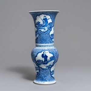 Een Chinese blauw-witte yenyen vaas met onsterfelijken, Kangxi — foto 3