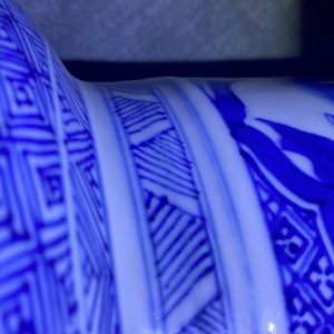 Een Chinese blauw-witte yenyen vaas met onsterfelijken, Kangxi — foto 8