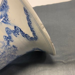 Een Chinese blauw-witte yenyen vaas met verhalend decor, 19e eeuw — foto 9